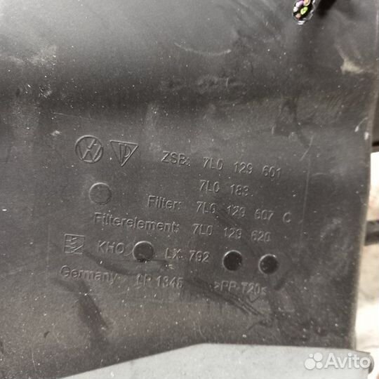 Корпус воздушного фильтра Volkswagen Touareg AZZ