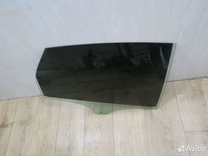 Стекло заднее правое Ford Focus 3