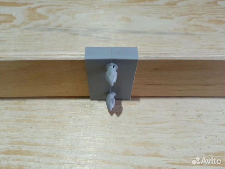 Латодержатель накладной центральный с перемычкой