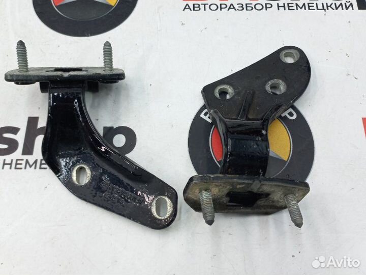 Петля крышки багажника задняя Mercedes-Benz Ml