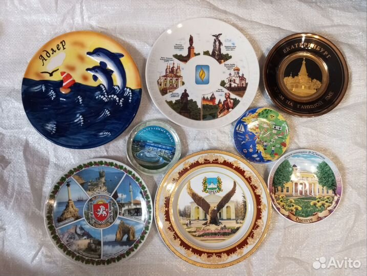 Тарелка сувенирная керамическая