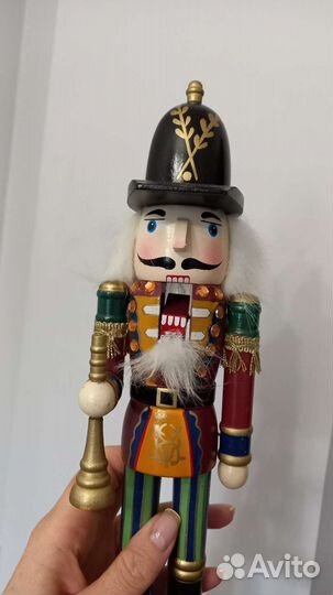 Щелкунчик деревянный