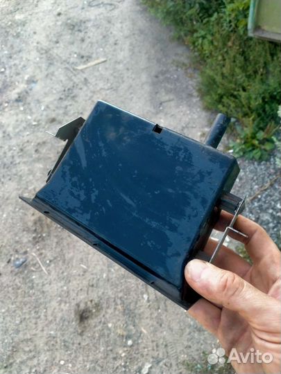 Вещевой ящик Nissan Primera P10