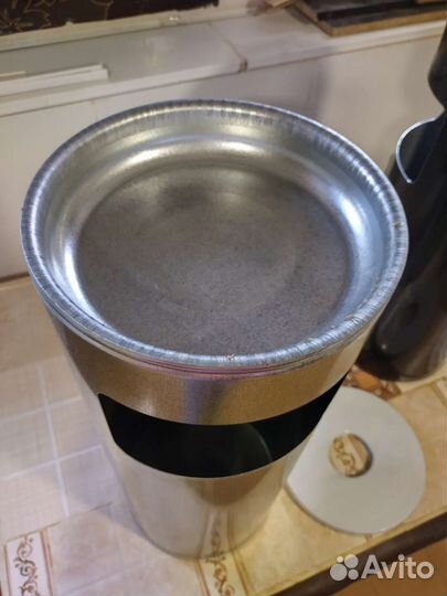 Урна с пепельницей