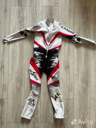 Продам спусковой костюм 110 см