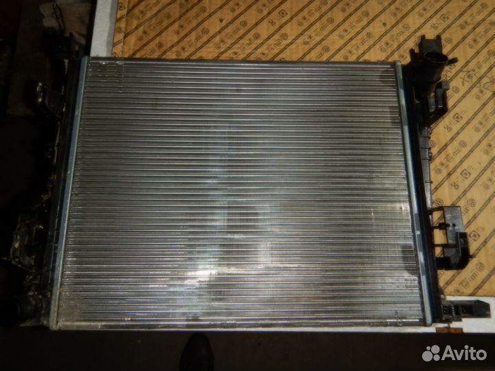 Радиатор охлаждения Renault / LADA