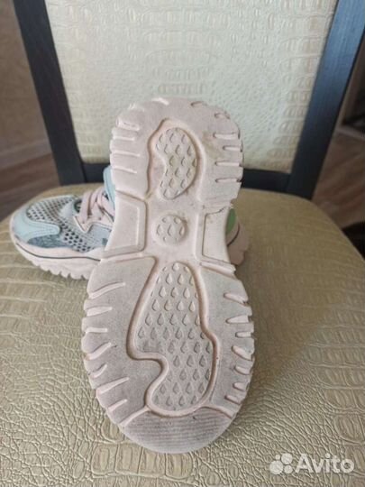 Кроссовки для девочки 28