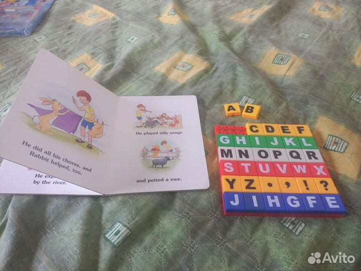 Книга на английском Винни пух, алфавит конструктор