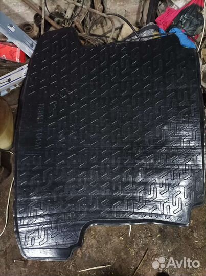 Корыто в багажник поло 5