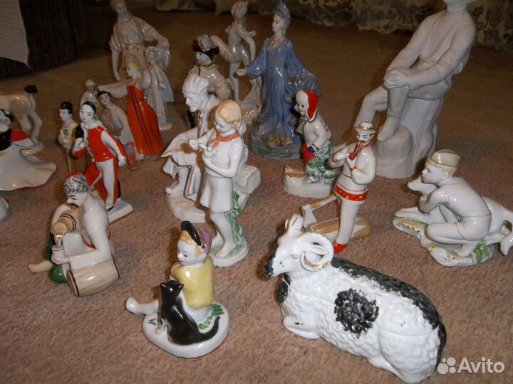 Статуэтки фарфоровые