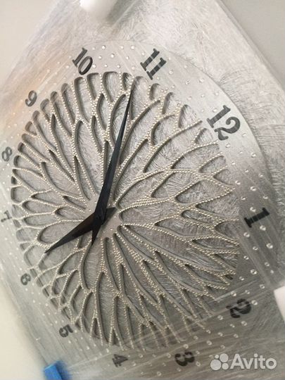 Часы настенные со стразами 60 см новые