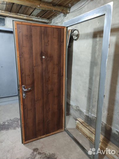 Дверь входная металлическая, 2шт