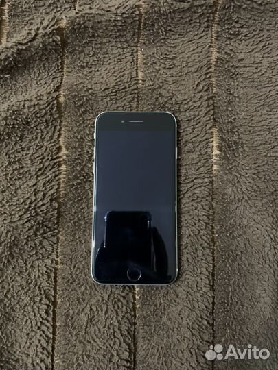 Телефон iPhone se 2020