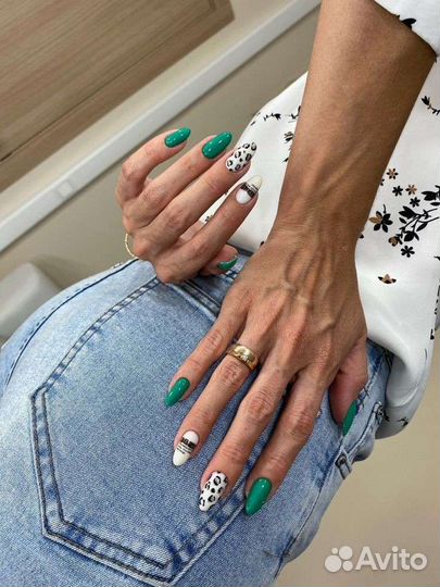 Модель на маникюр