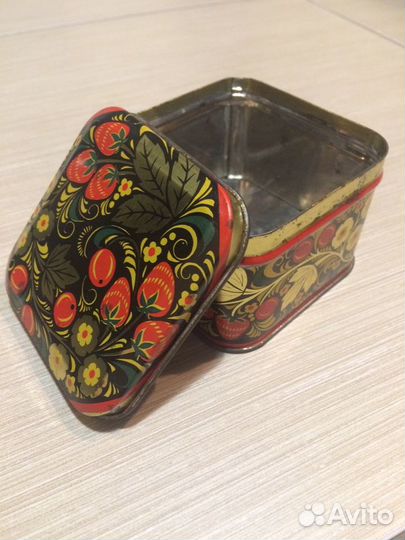 Металлическая коробка СССР