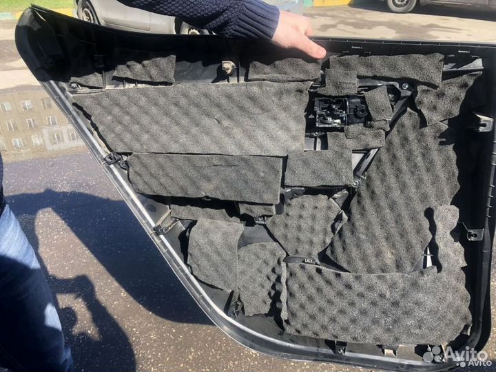 Обшивка задняя левая правая Corolla 180 13-16г