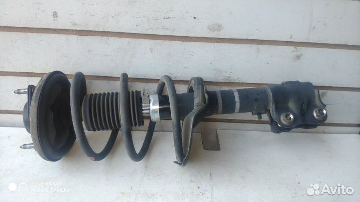 Амортизаторная стойка передняя правая Mitsubishi