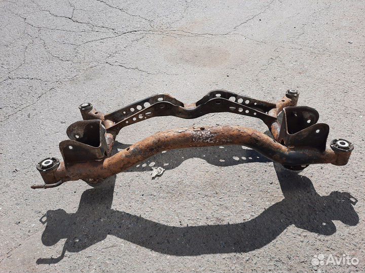 VW Passat B6 Балка задней подвески