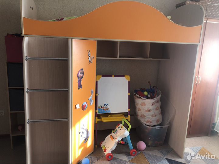 Кровать чердак, шкаф детский