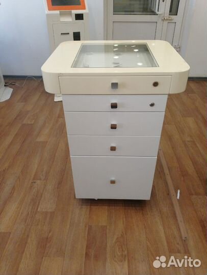 Стойка рецепшен