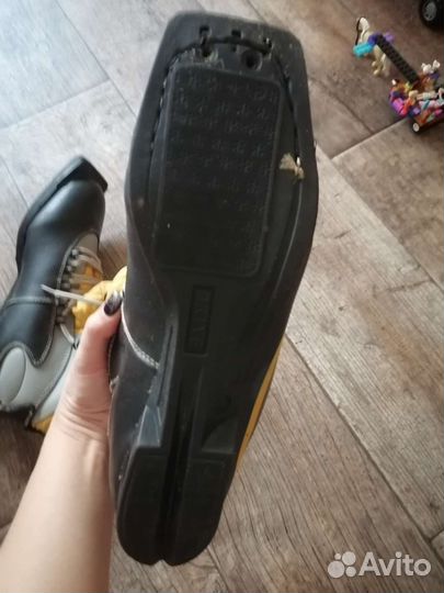 Лыжные ботинки