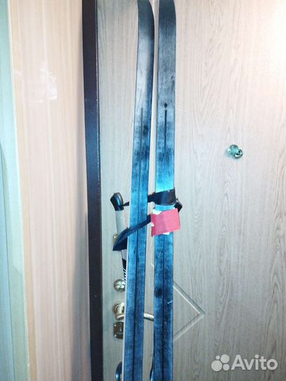 Лыжи беговые + палки в отличном состоянии