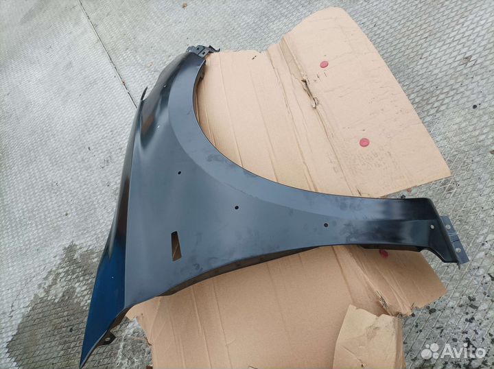 Крыло на Mitsubishi Outlander