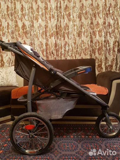 Прогулочная коляска