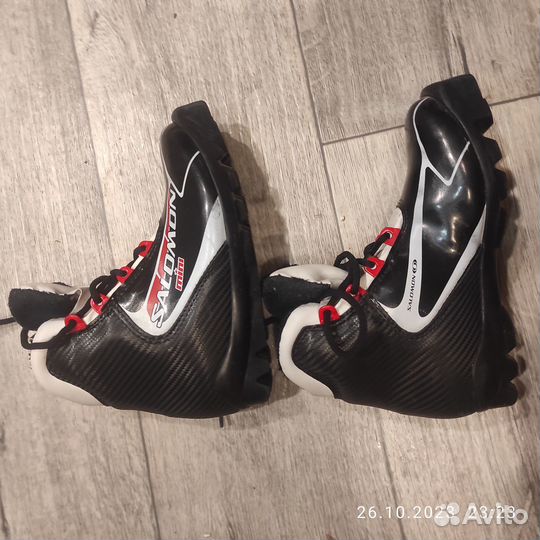 Лыжи беговые детские 140. Ботинки и палки