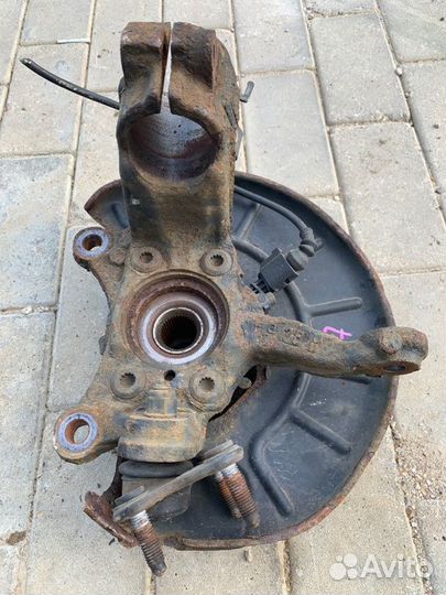 Кулак передний правый Volkswagen Touran 1.4 CAV