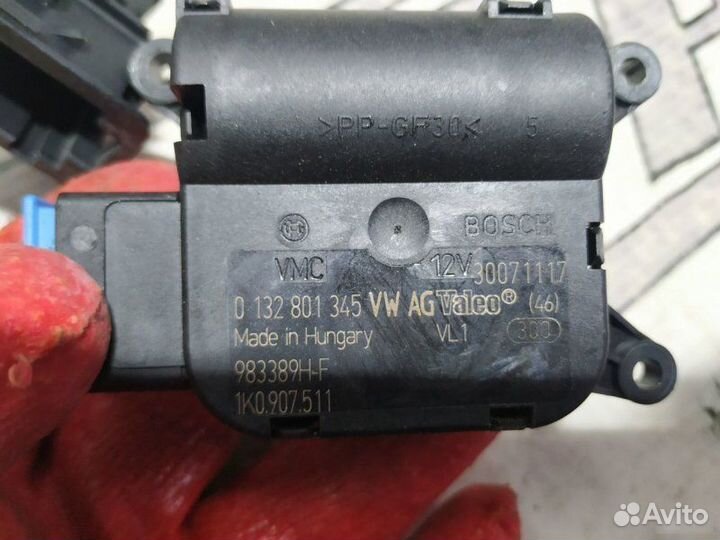 Сервопривод заслонки печки Volkswagen Tiguan 1
