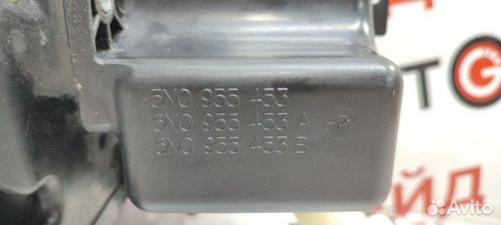 Бачок стеклоомывателя Volkswagen Tiguan 5N2 CAW