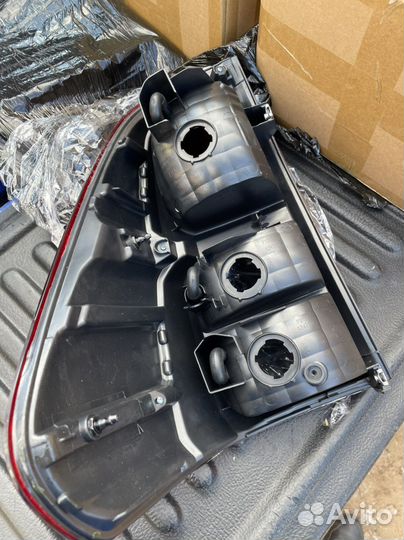 Фонарь задний правый Тойота хайлюкс 2016