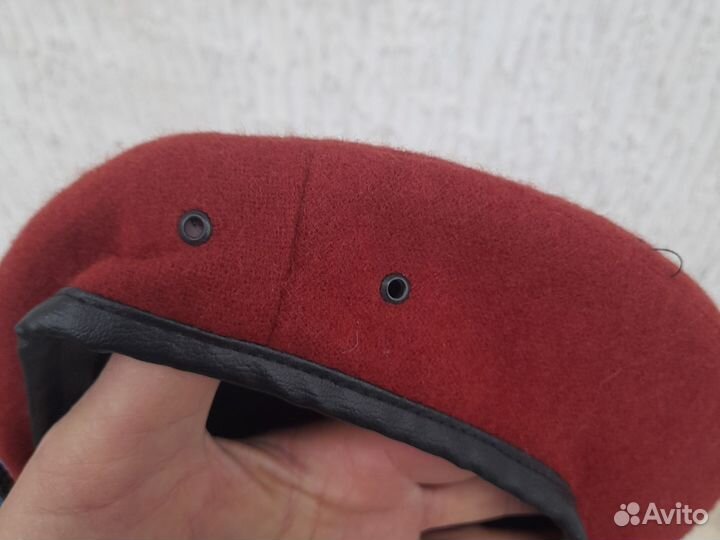 Берет красный