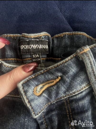 Пиджак Ferrari и джинсы Armani