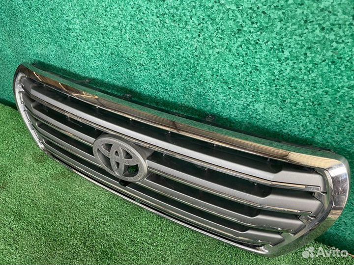 Решетка радиатора Toyota Land Cruier джип 2012