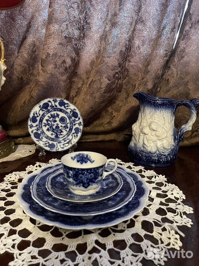 Столик, лампа, кувшин, чайный комплект Антик