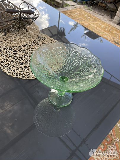 Ваза для фруктов на ножке