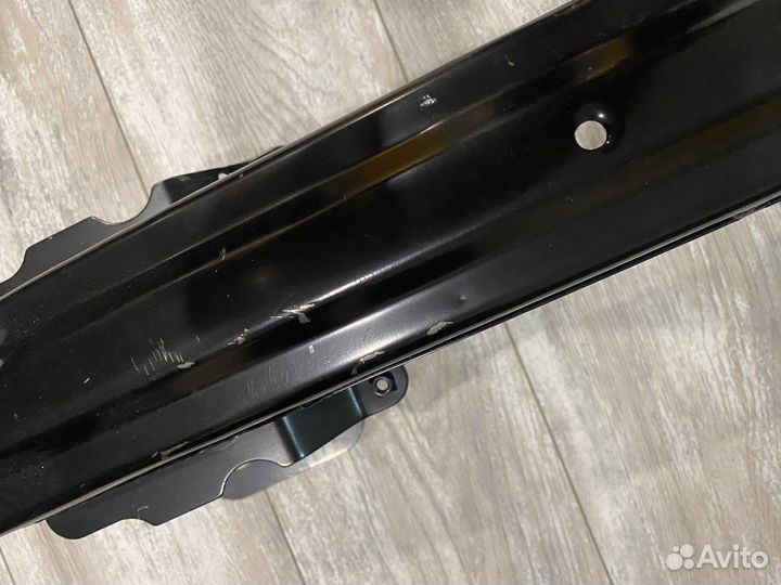 Уселитель бампера передний