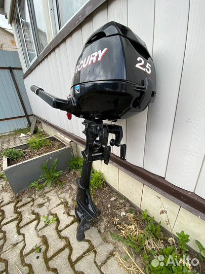 Надувная лодка с мотором