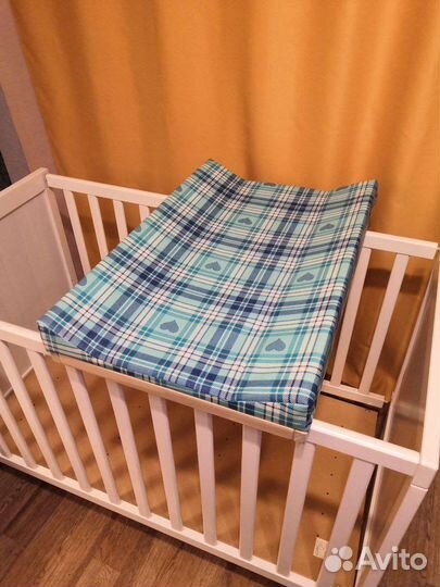 Пеленальная доска на кроватку