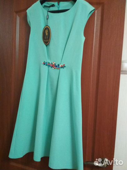 Платье новое 42 размер