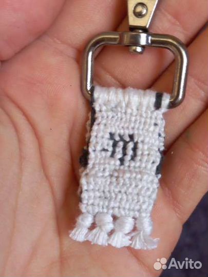 Брелок на ключи автомобиля
