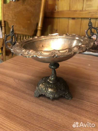 Конфетница на ножке старинная