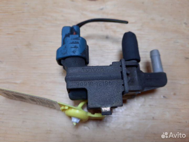 Клапан вакуумный Toyota Alphard MNH10W 1mzfe 2004