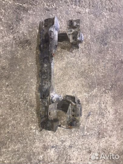 Передний подрамник(балка) Тойота Тоунайс Ноах SR40