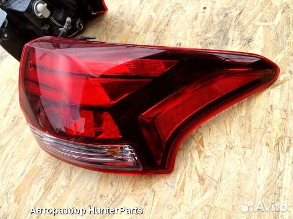 Mitsubishi Outlander 3 фонарь в крыло правый