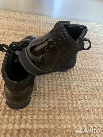 Кроссовки женские кожаные 39 размер