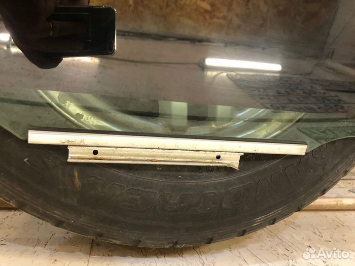 Стекло двери задние левое Toyota Land Cruiser 200