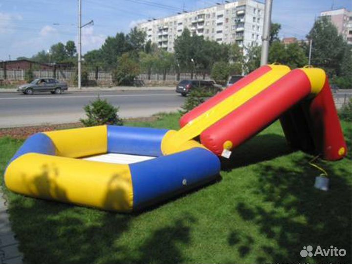 Надувные водные аттракционы. Детская горка-бассейн